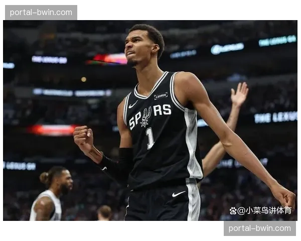 黄蜂新秀克尼佩尔破队史三分纪录:无球跑动创造空间战术解析 黄蜂新秀克尼佩尔破队史三分纪录:无球跑动创造空间战术解析